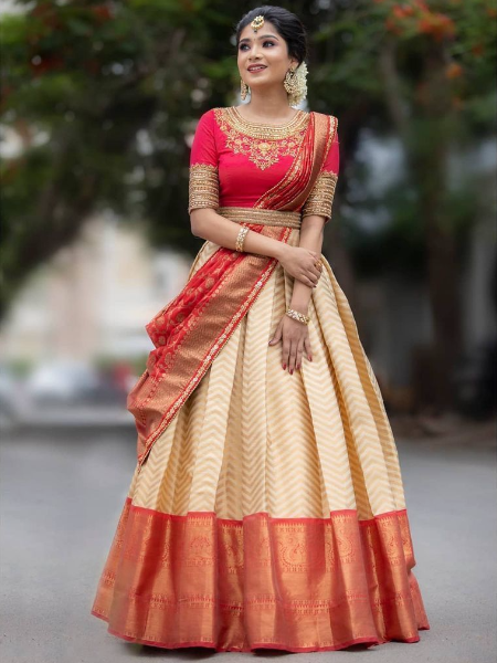 south-indian-bridal-look-in-purple-lehenga-saree | WedAbout